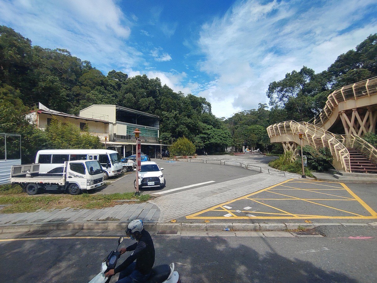 十八尖山桐花步道